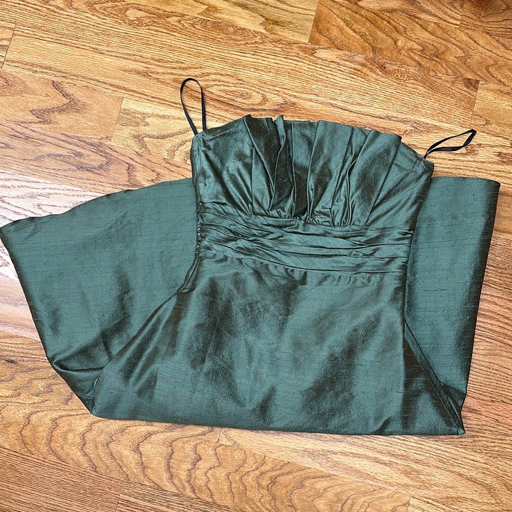Watters and watters size 4 green bridesmaid dress